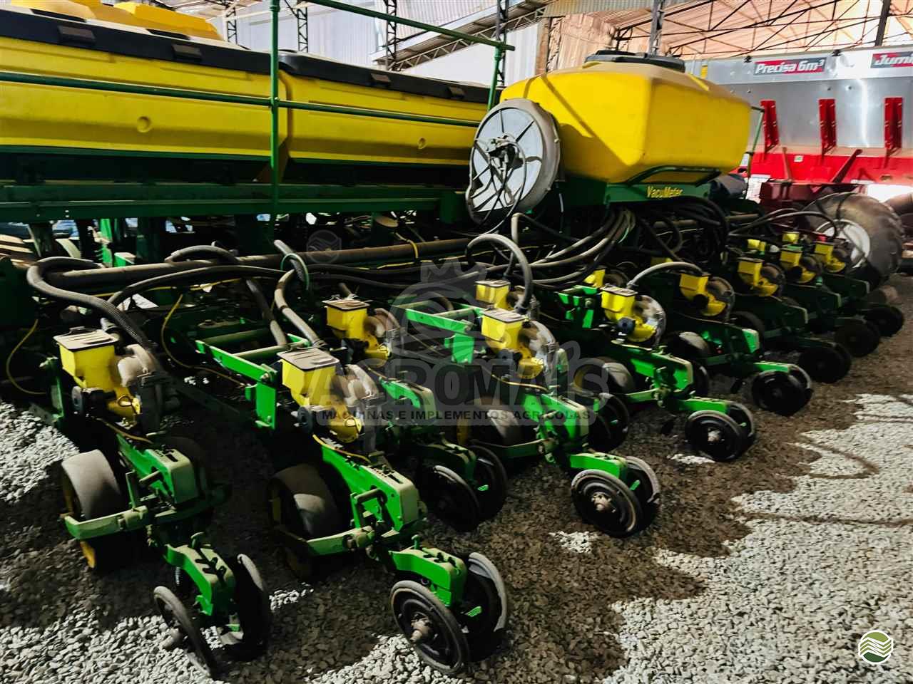 PLANTADEIRA JOHN DEERE PLANTADEIRAS 2117 Agromais Máquinas e Implementos  CRISTALINA GOIAS GO